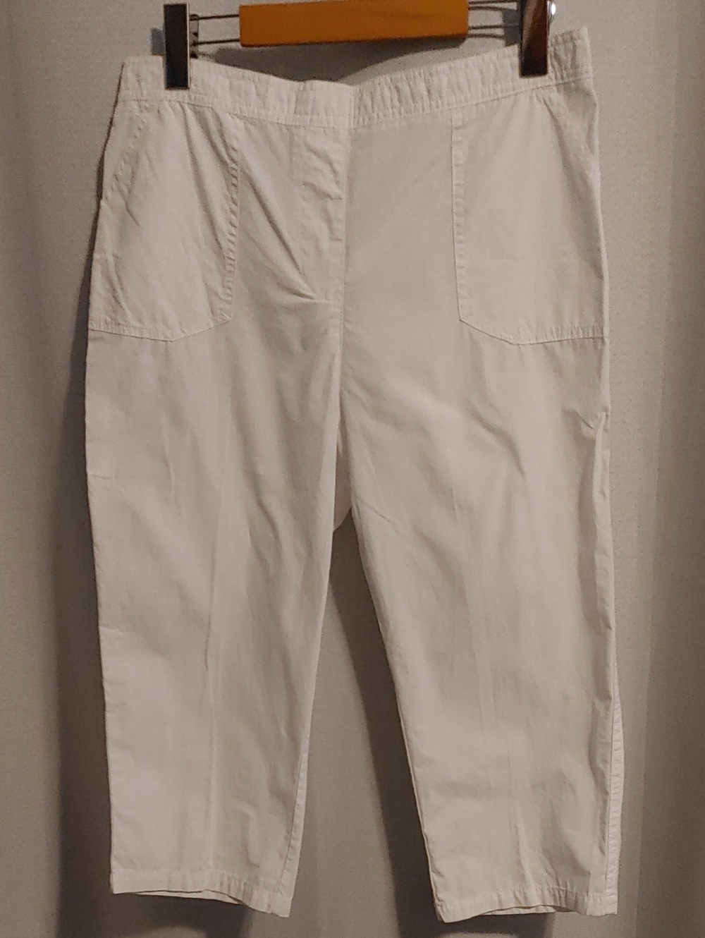 (3/$20) Classic Editions Women's White Cropped Elastic-Waist Pants/Capris